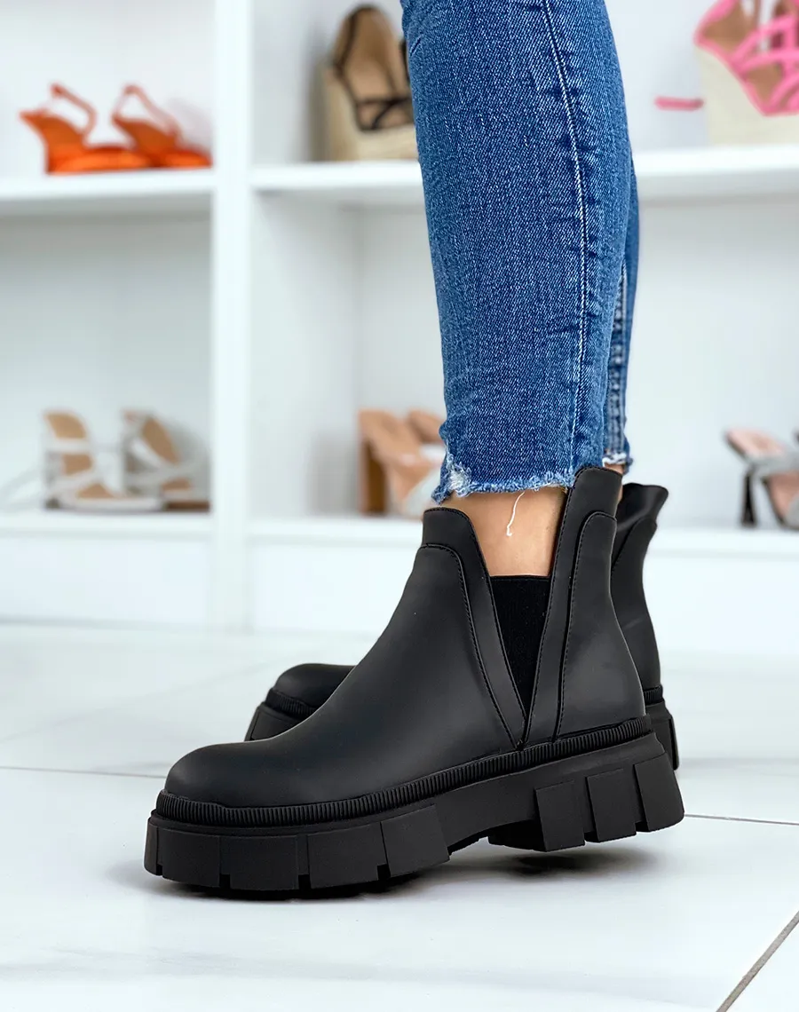 Bottines noires mattes à chaîne tressée et argentée à étoiles