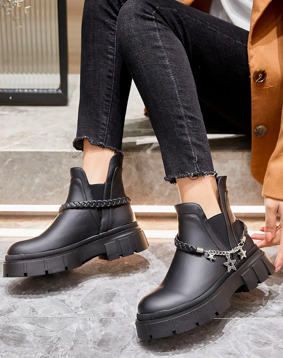 Bottines noires mattes à chaîne tressée et argentée à étoiles