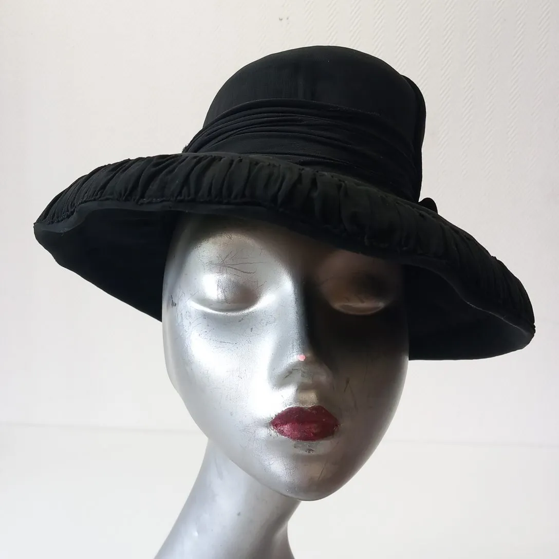 Chapeau de Cérémonie Kango vintage , fait main Black Woolf 