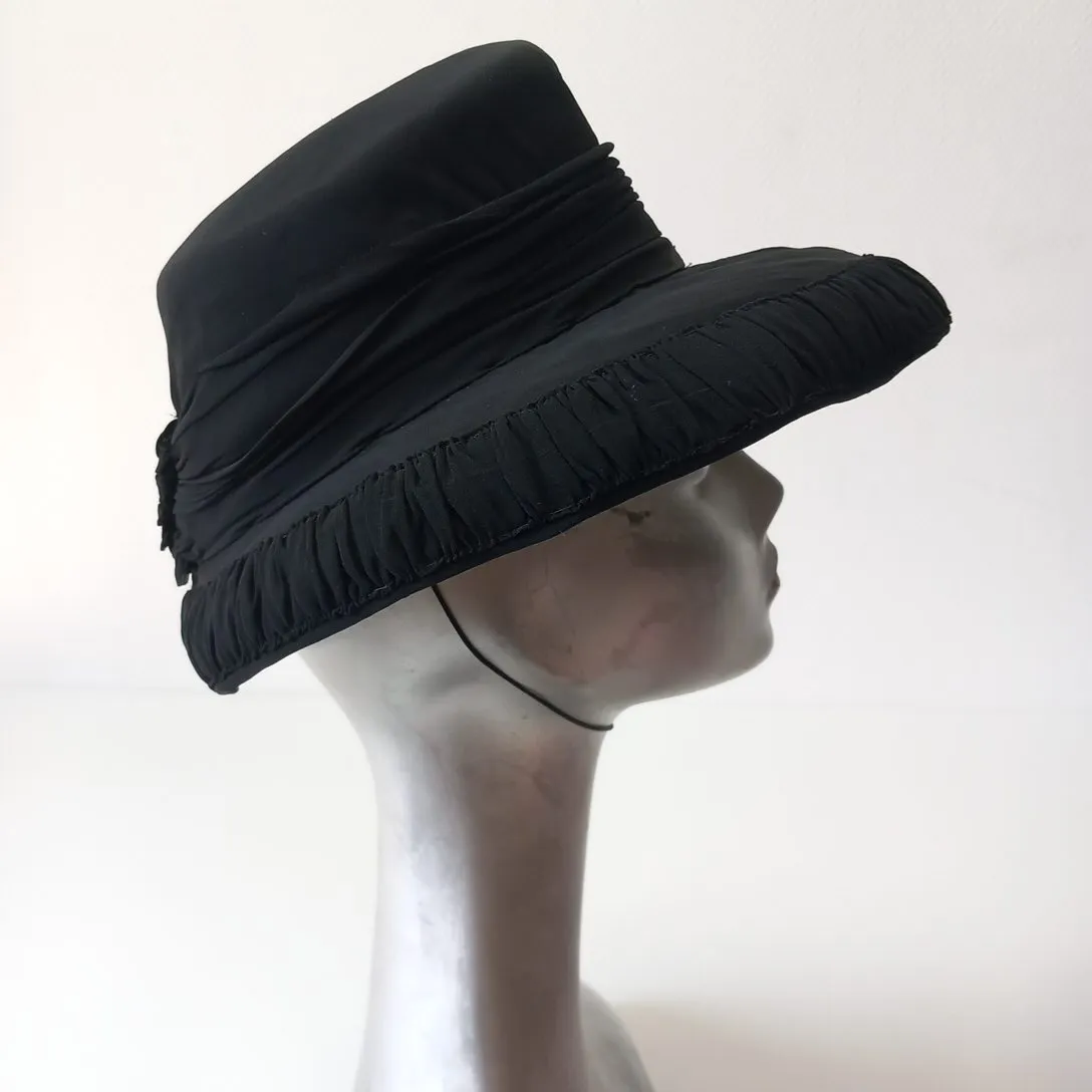 Chapeau de Cérémonie Kango vintage , fait main Black Woolf 