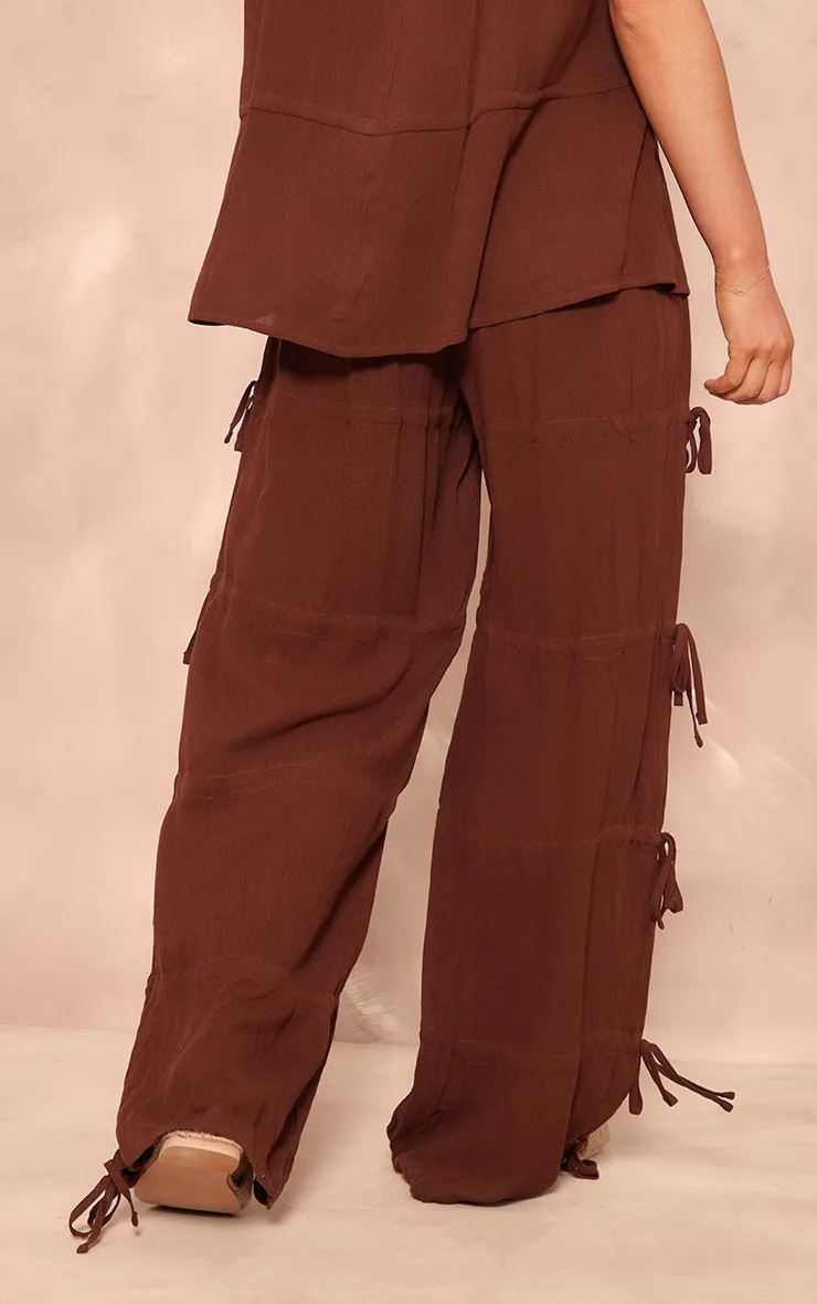 Pantalon large marron chocolat à détail noué