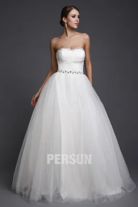 Robe bustier cœur princesse en tulle parée de bijoux