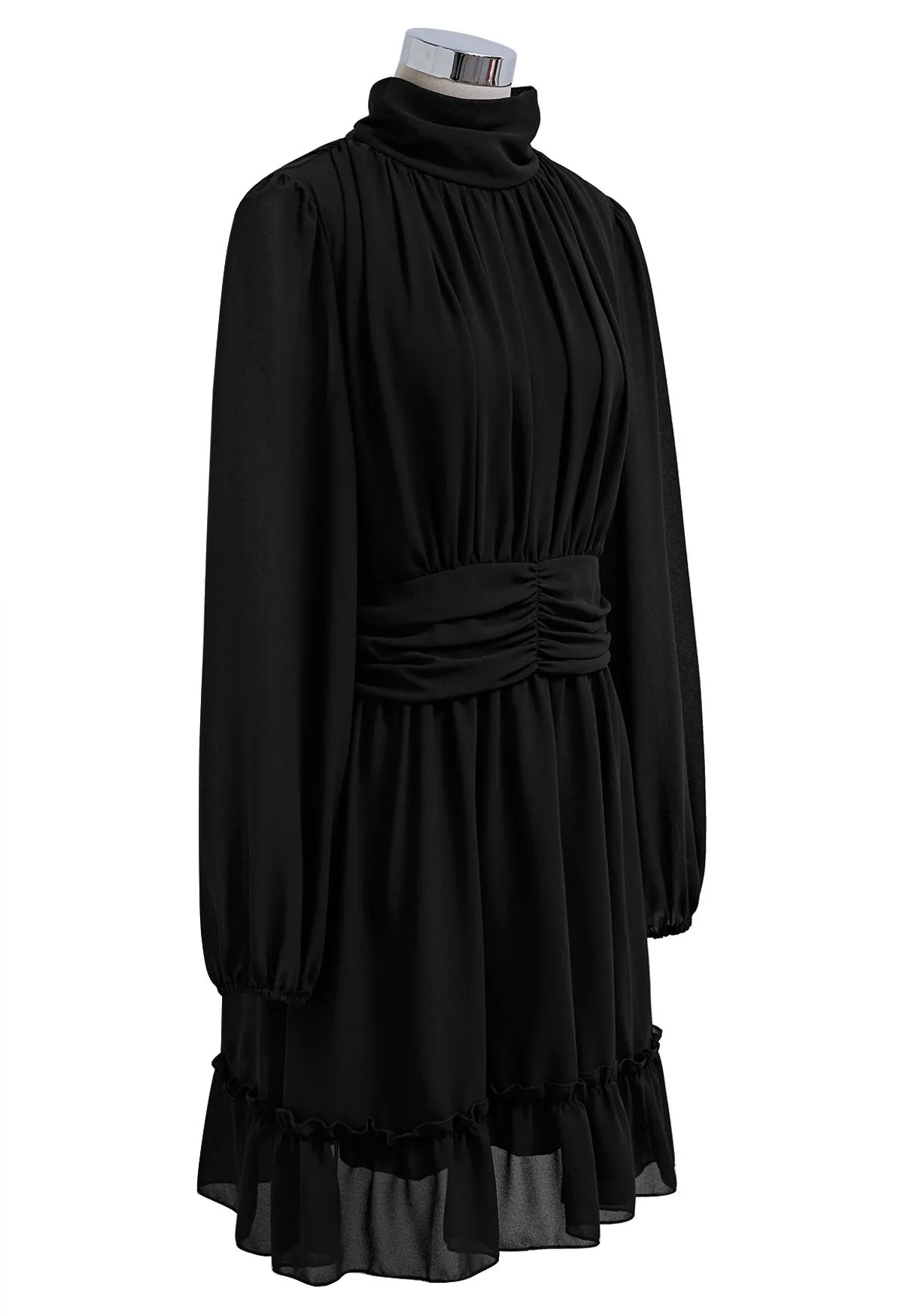 Robe en mousseline aérée à taille froncée et col montant en noir