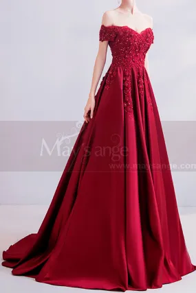 Robe longue rouge chic pour cérémonie avec jolie broderie