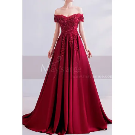 Robe longue rouge chic pour cérémonie avec jolie broderie