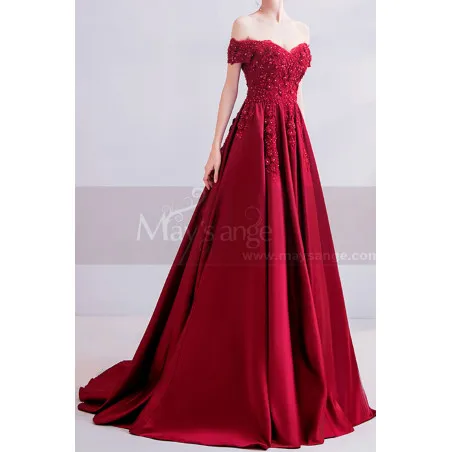 Robe longue rouge chic pour cérémonie avec jolie broderie