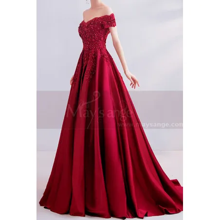 Robe longue rouge chic pour cérémonie avec jolie broderie