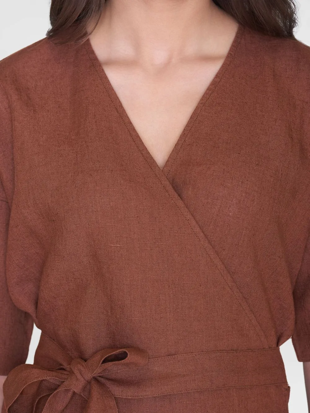 Robe portefeuille en lin bio | marron "linen short sleeved wrap dress tiramisu" 1441 tiramisu femme