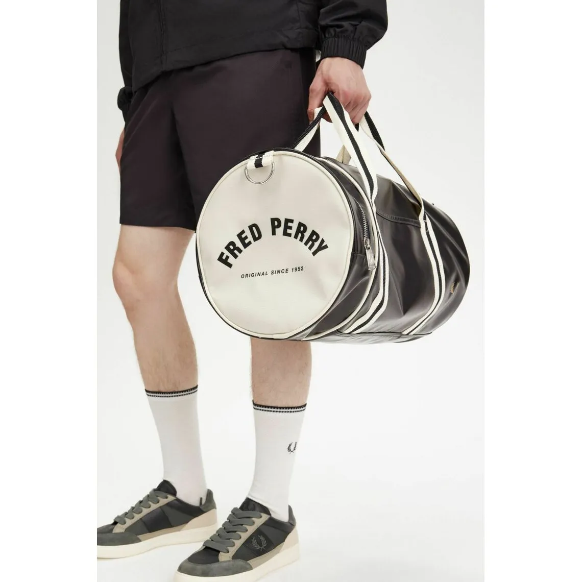 Sac Bowling - bandouliere amovible pour porté épaule noir/écru  Fred Perry - Sac de voyage Homme sur MenCor