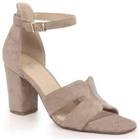 Sandales en daim beige pour femmes sur le poteau eVento 4616