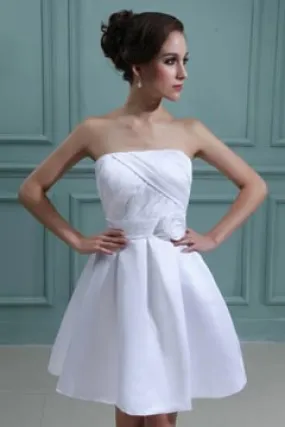 Simple robe cérémonie blanche bustier droit en satin